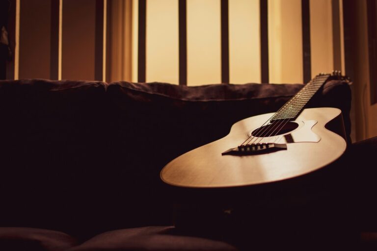 Best Acoustic Guitars for Picking Under £500 (2026)